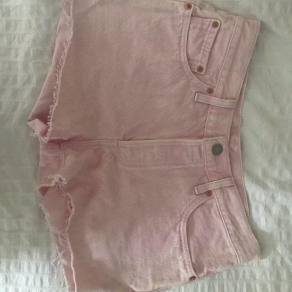 Pink Levi Shorts! New without tags! - Picture 2 of 6